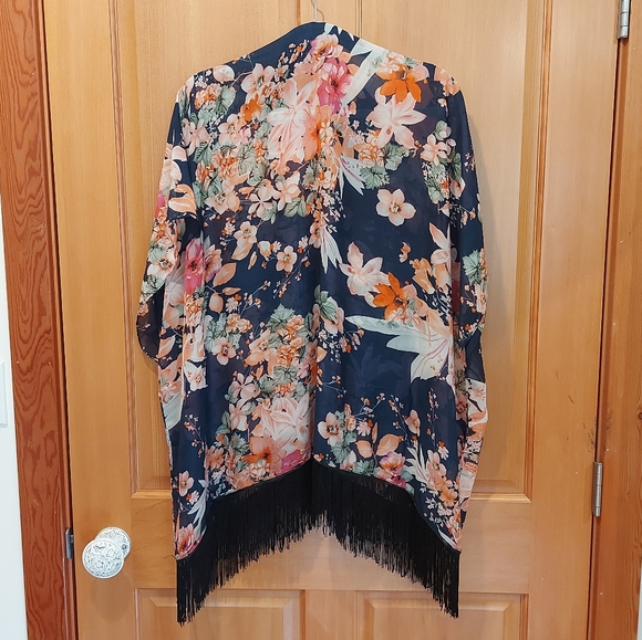 Beach cover up kimono floral top with tassels - Picture 3 of 6